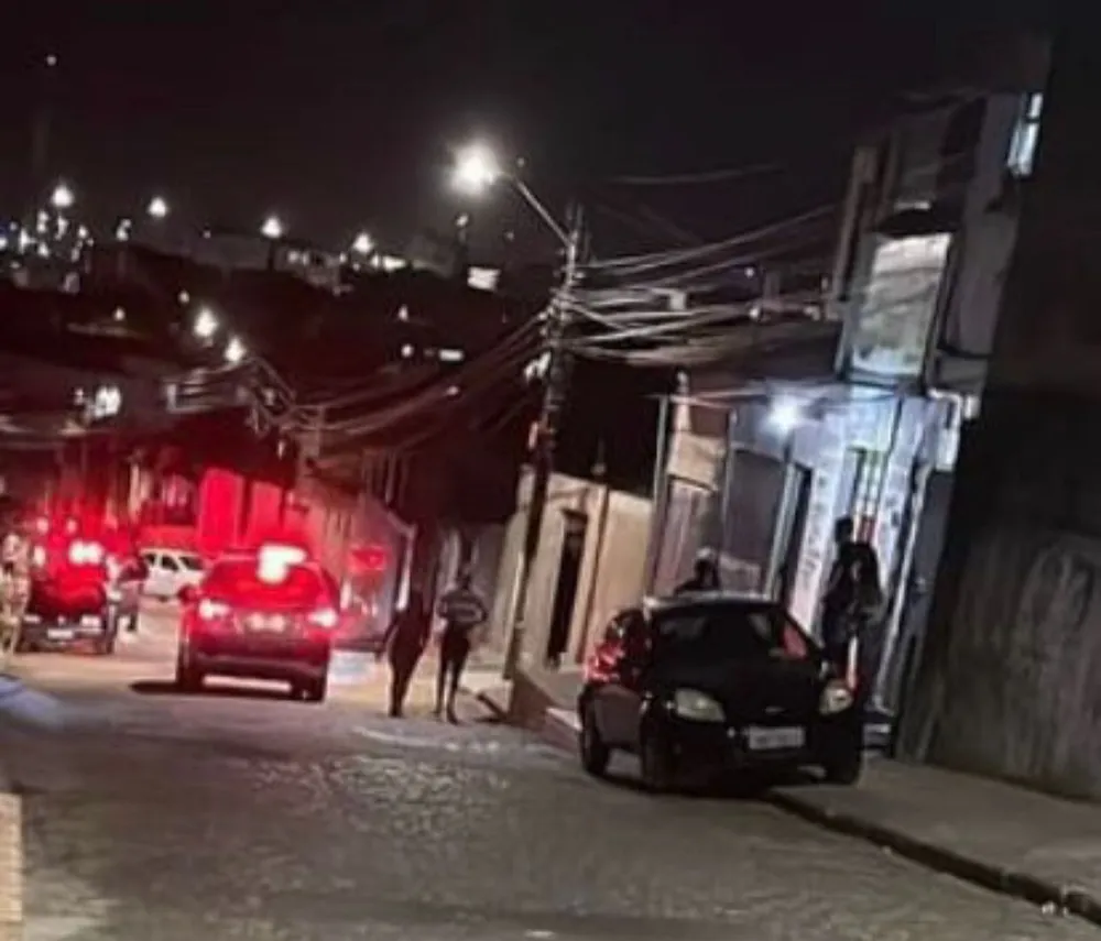 FESTA TERMINA UM HOMEM MORTO E QUATRO MULHERES FERIDAS NO BAIRRO