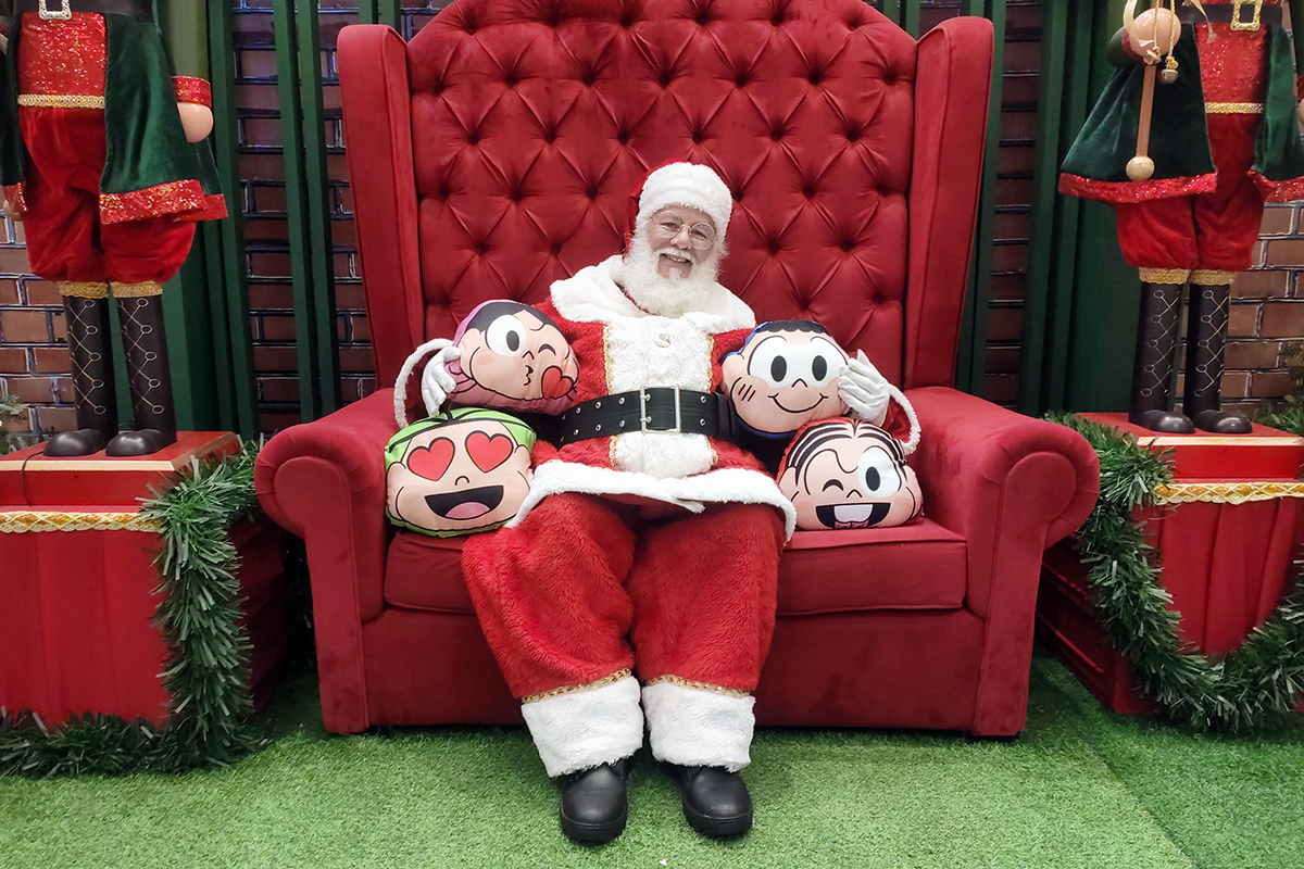 Shopping Jardins presenteia o consumidor com almofadas da Turma da Mônica