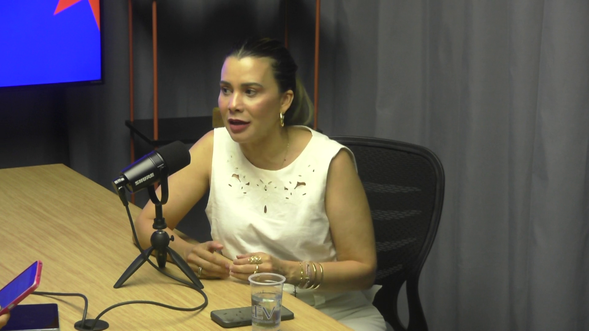 Luana Oliveira no podcast Casa de Sopapo
