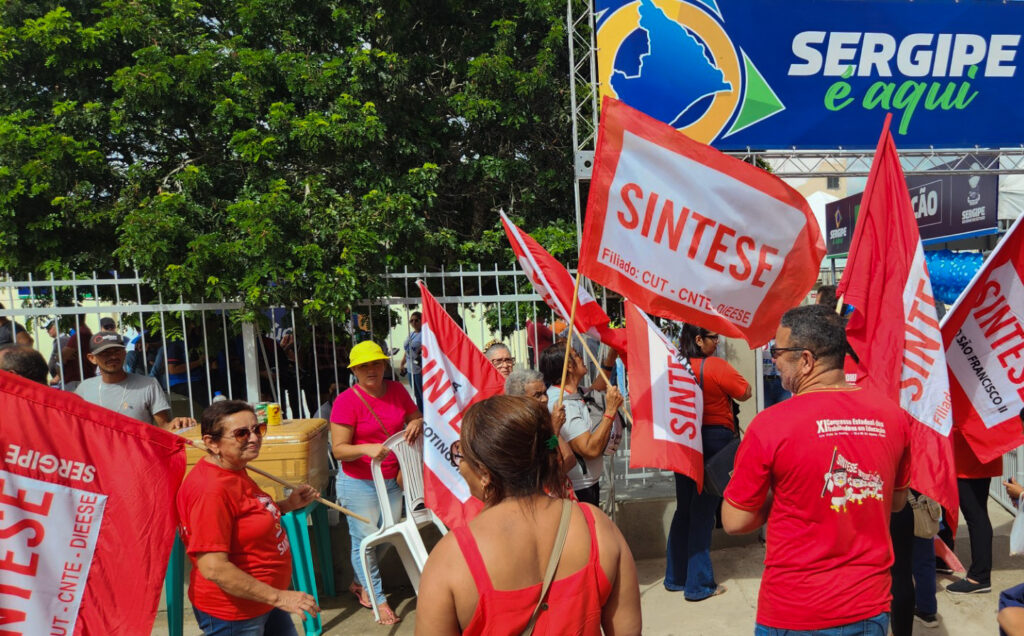 1professores-protestam-foto-sintese-1024x636