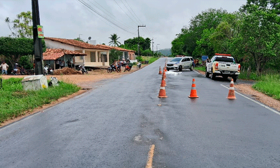 Mulher-morre-e-outra-fica-ferida-em-acidente-de-motocicleta-na-SE-255-foto-BPRv